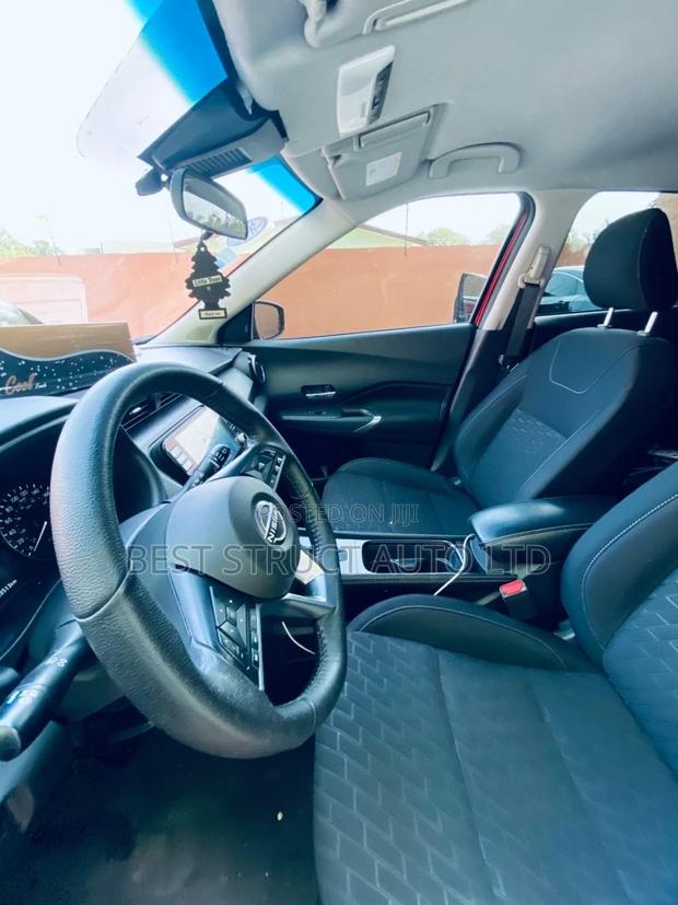 Nissan Kicks 2023 Red