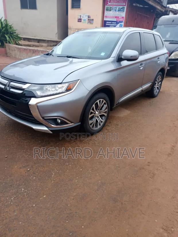 Mitsubishi Outlander 2.0 PHEV AWD 2018 Gray