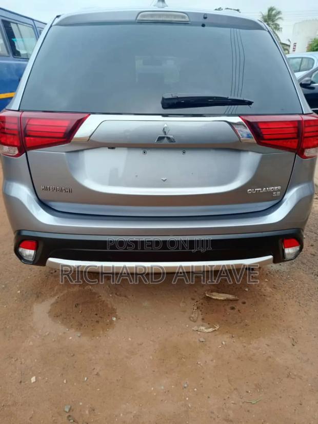 Mitsubishi Outlander 2.0 PHEV AWD 2018 Gray