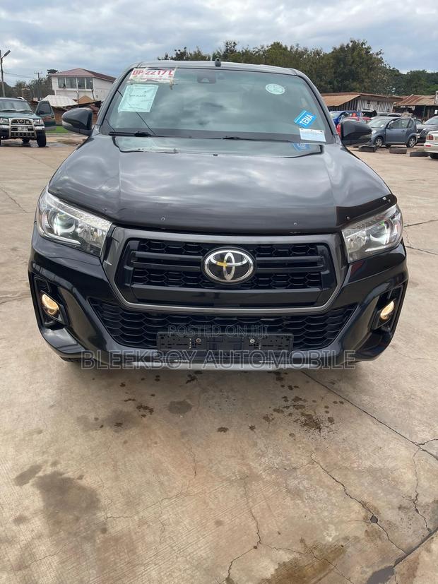 Toyota Hilux 2017 Black