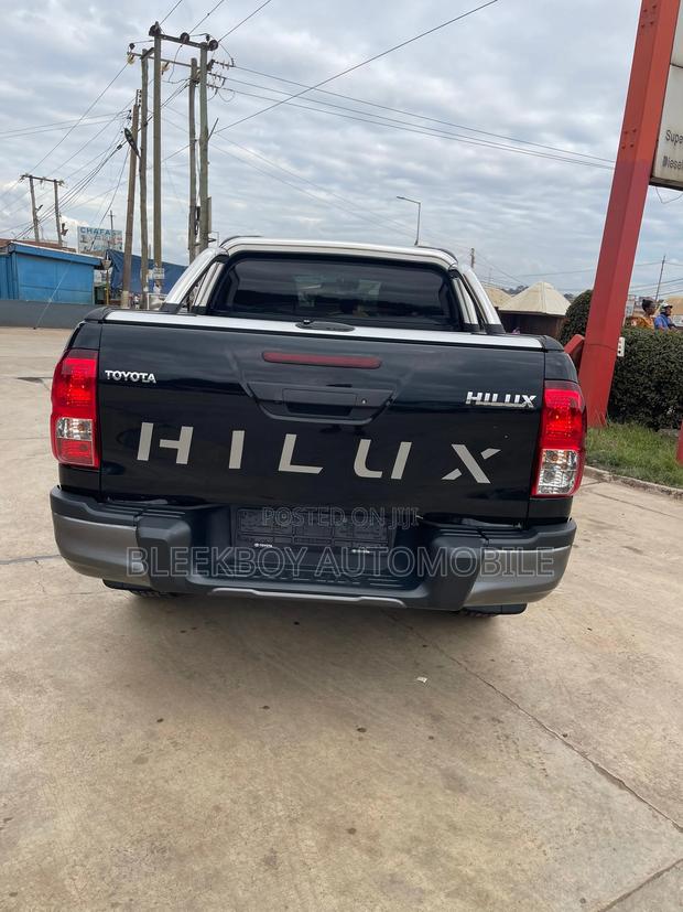 Toyota Hilux 2017 Black