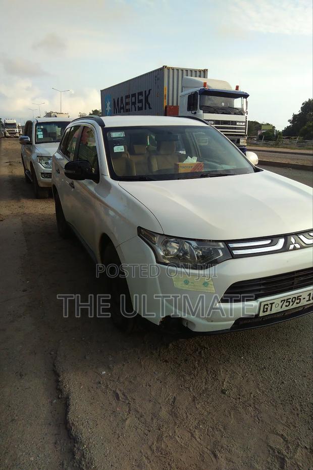 Mitsubishi Outlander 2016 White