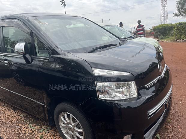 Toyota Sienta 1.5 FWD 2013 Black