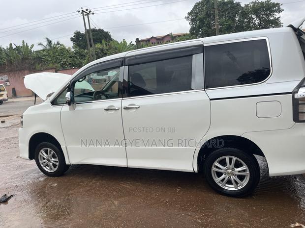 Toyota Voxy 2012 White