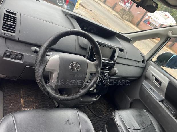 Toyota Voxy 2012 White