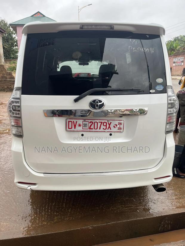 Toyota Voxy 2012 White