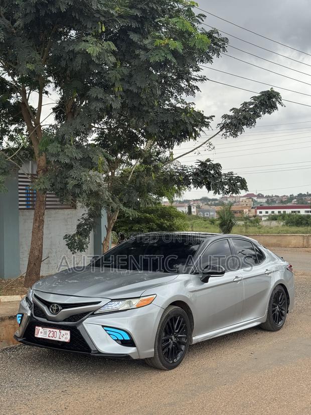 Toyota Camry 2019 Silver