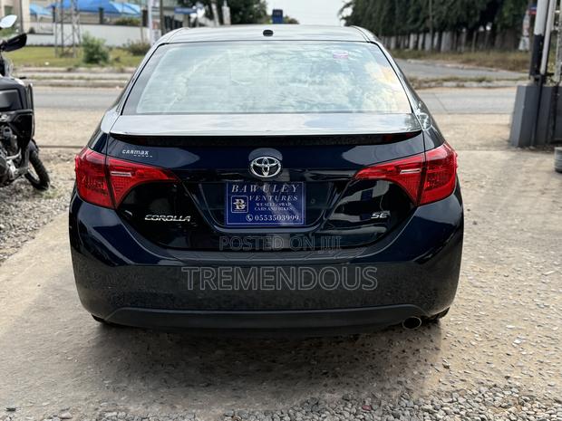 Toyota Corolla XLE (1.8L 4cyl 2A) 2018 Black