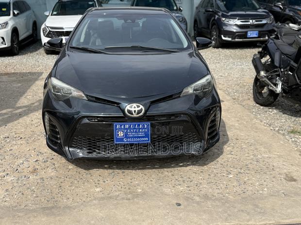 Toyota Corolla XLE (1.8L 4cyl 2A) 2018 Black