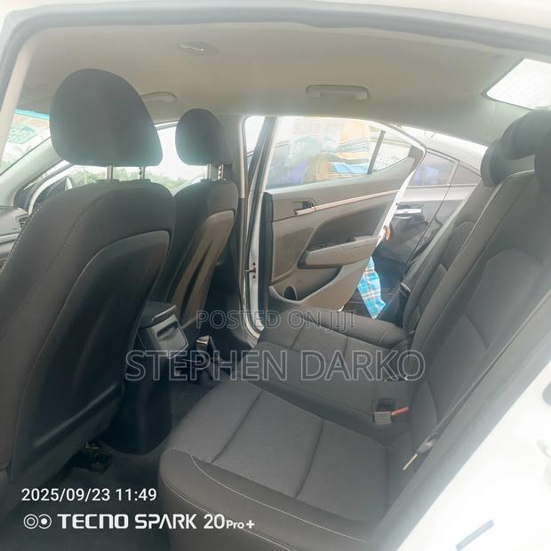 Hyundai Elantra 2018 White