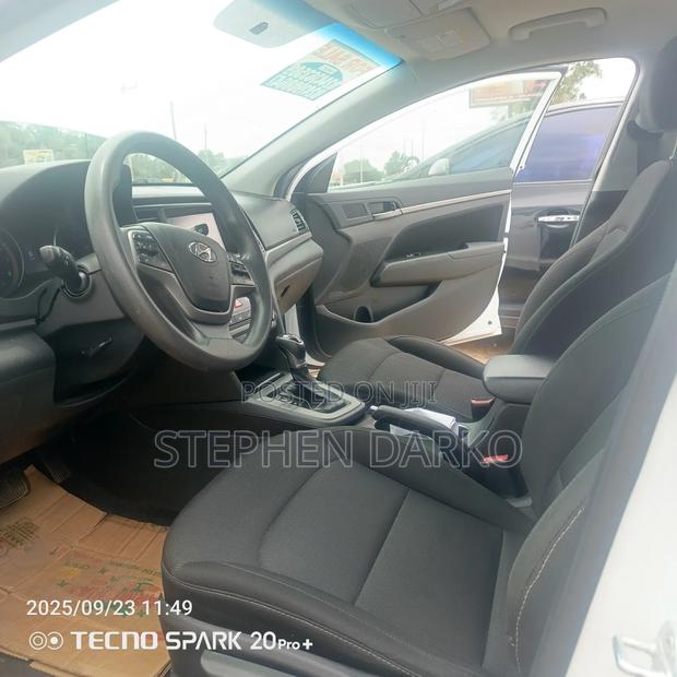 Hyundai Elantra 2018 White