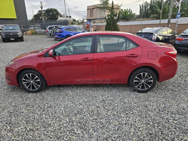 Toyota Corolla LE (1.8L 4cyl 2A) 2018 Burgundy