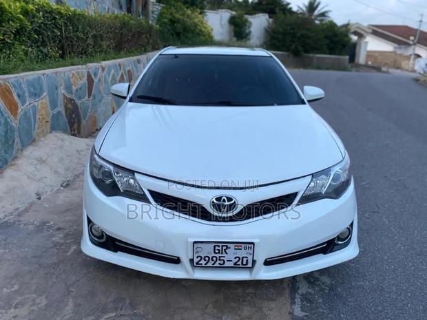 Toyota Camry SE 4dr Sedan (2.5L 4cyl 6A) 2014 White