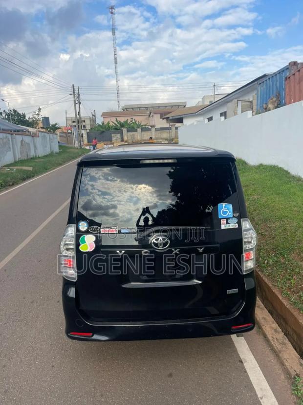 Toyota Voxy 2012 Black