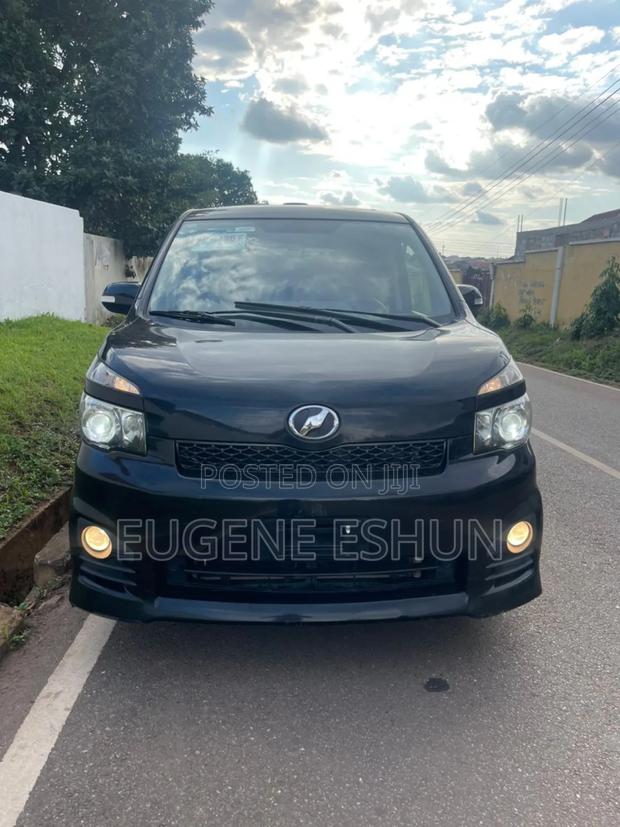 Toyota Voxy 2012 Black