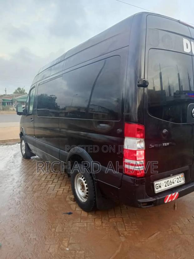 Mercedes-Benz Sprinter 2012 Black