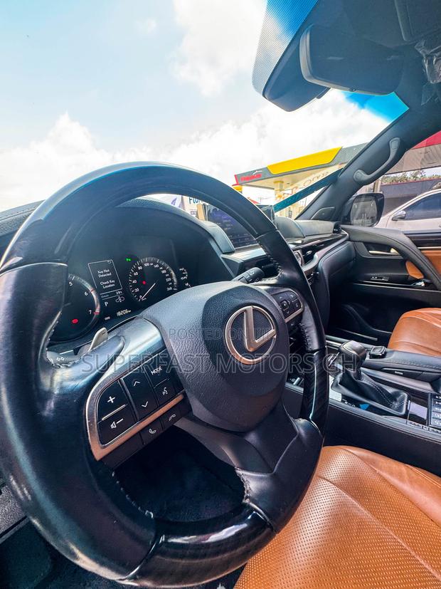Lexus LX 570 AWD 2021 Beige