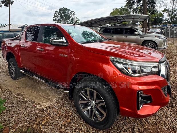 Toyota Hilux 2019 Orange