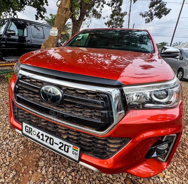 Toyota Hilux 2019 Orange