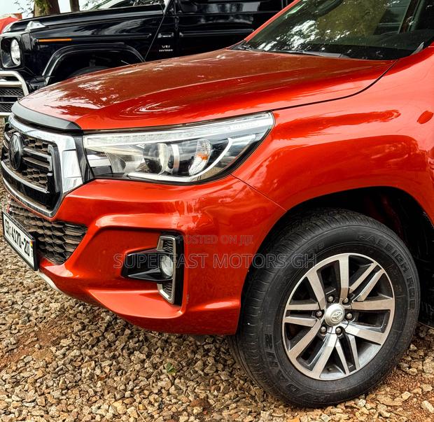Toyota Hilux 2019 Orange