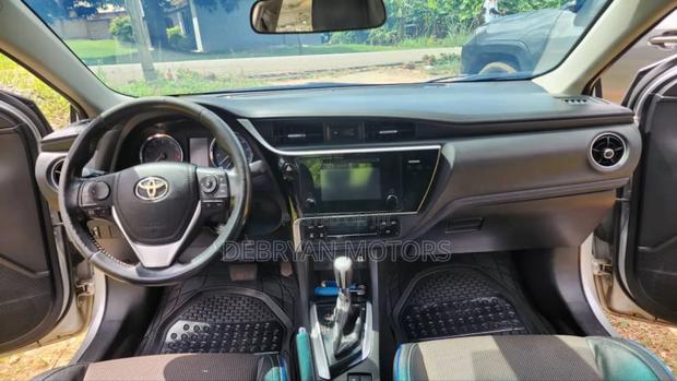 Toyota Corolla SE 4dr Sedan (1.8L 4cyl CVT) 2017 Silver