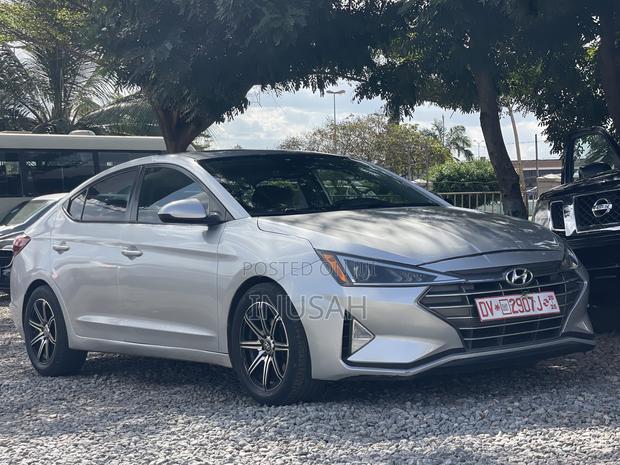 Hyundai Elantra Limited 2019 Silver