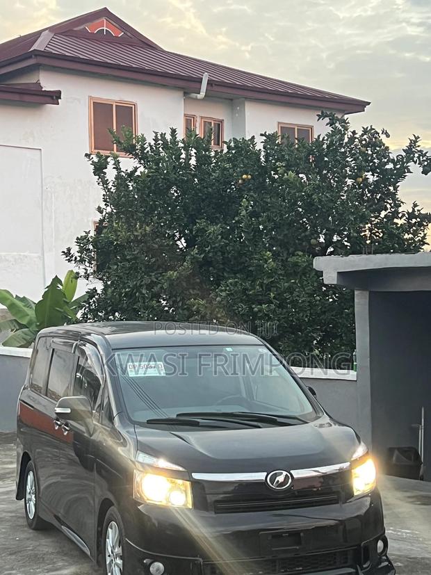 Toyota Voxy 2013 Black
