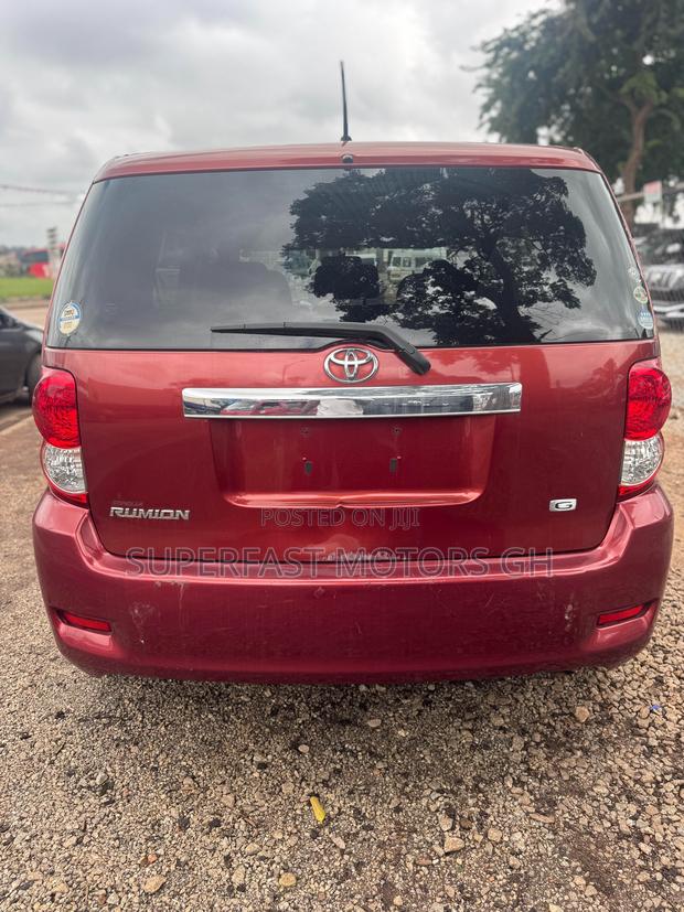 Toyota Corolla Rumion 2012 Orange