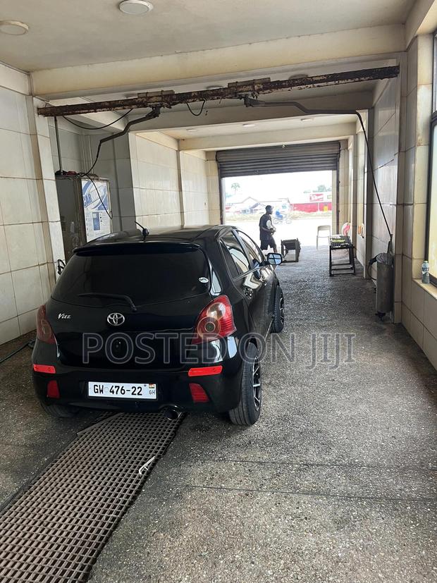 Toyota Vitz 2010 Black