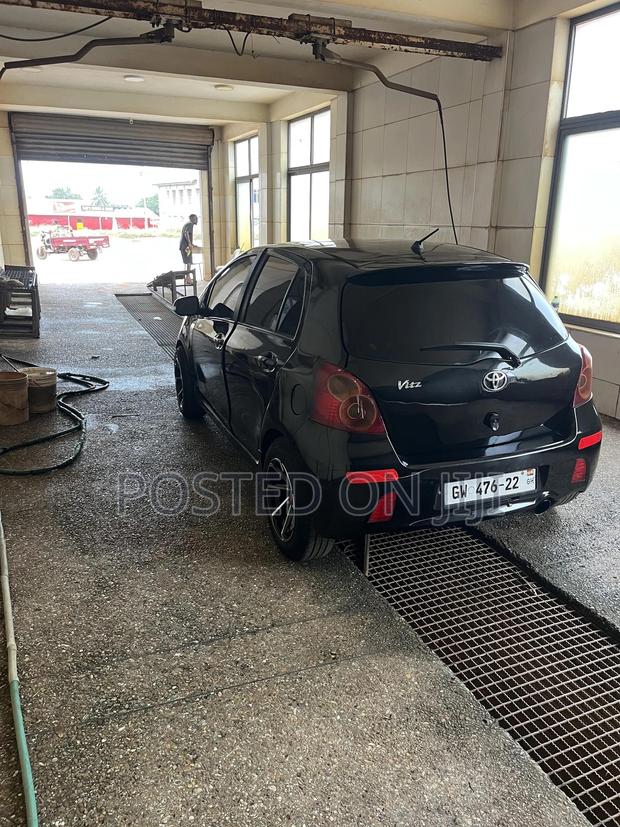 Toyota Vitz 2010 Black