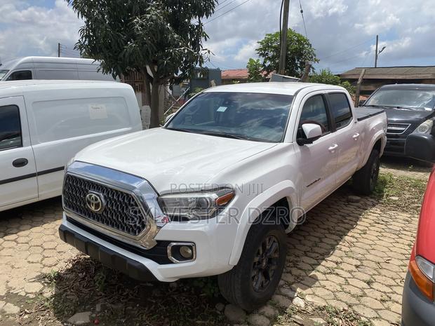 Toyota Tacoma 2022 White