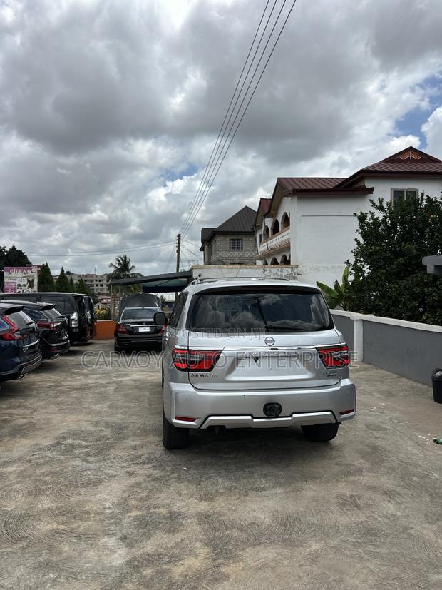 Nissan Armada Platinum AWD 2017 Silver