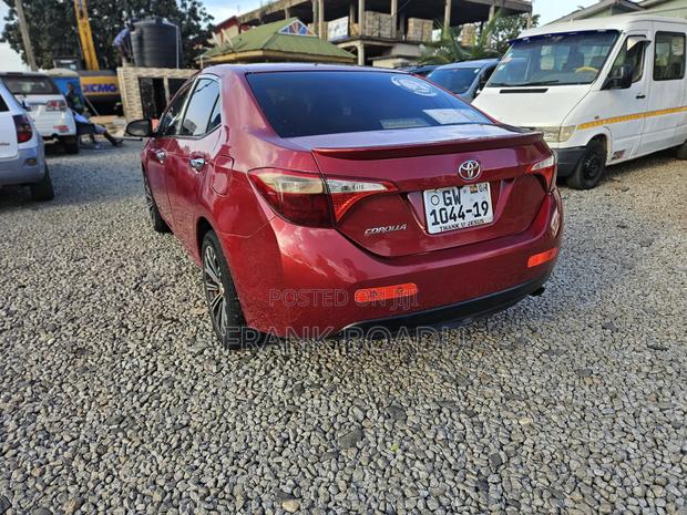 Toyota Corolla 2015 Red