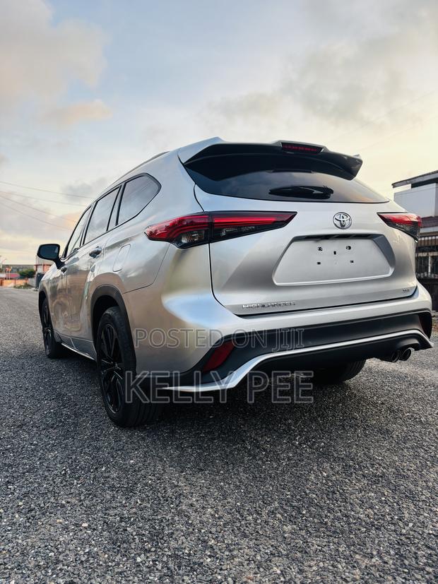Toyota Highlander XSE FWD 2024 Silver