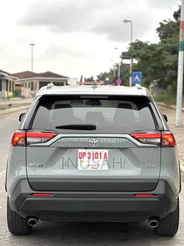Toyota RAV4 XLE 2022