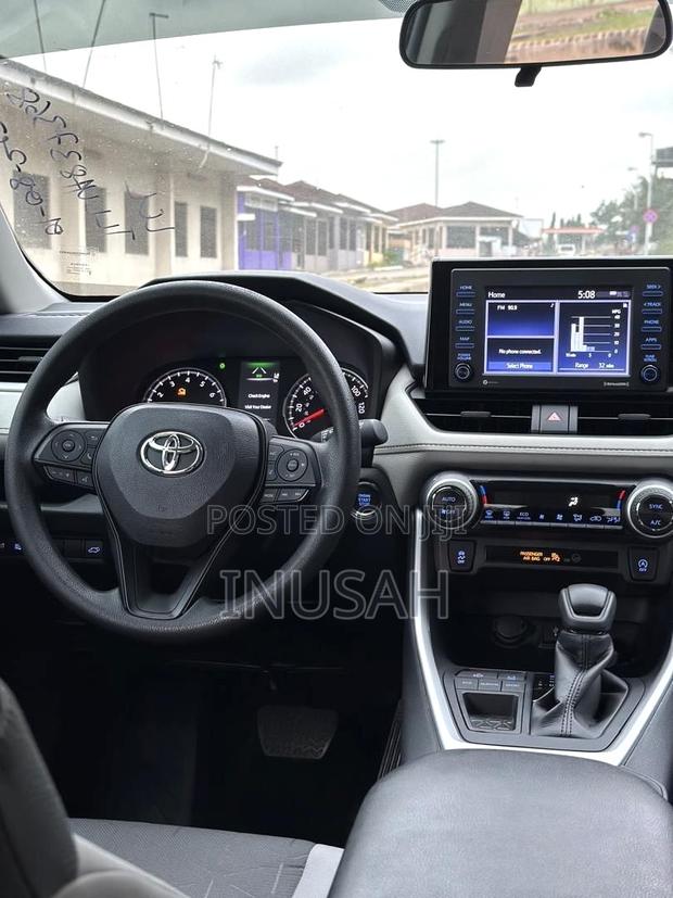Toyota RAV4 XLE 2022