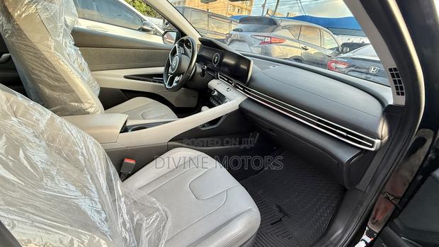 Hyundai Elantra Limited 2023 Black