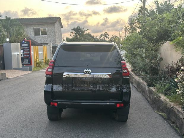 Toyota Land Cruiser Prado 2016 Black