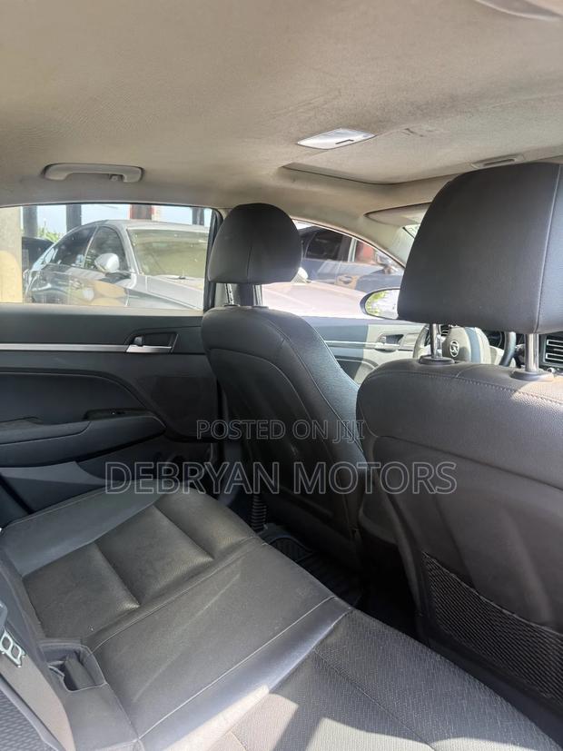 Hyundai Elantra SE 2020 Gray