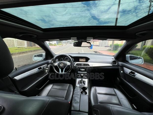 Mercedes-Benz C250 2013 Blue