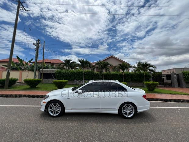 Mercedes-Benz C250 2013 Blue
