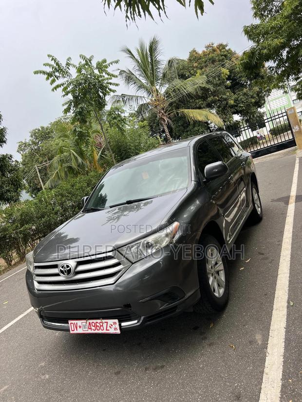 Toyota Highlander 2.7L 2WD 2013 Gray