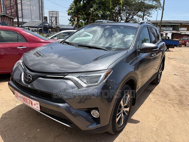 Toyota RAV4 Limited 4dr SUV (2.5L 4cyl 6A) 2018 Gray