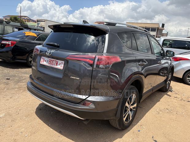 Toyota RAV4 Limited 4dr SUV (2.5L 4cyl 6A) 2018 Gray