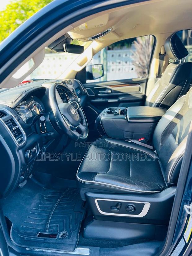 Dodge RAM 2022 Blue