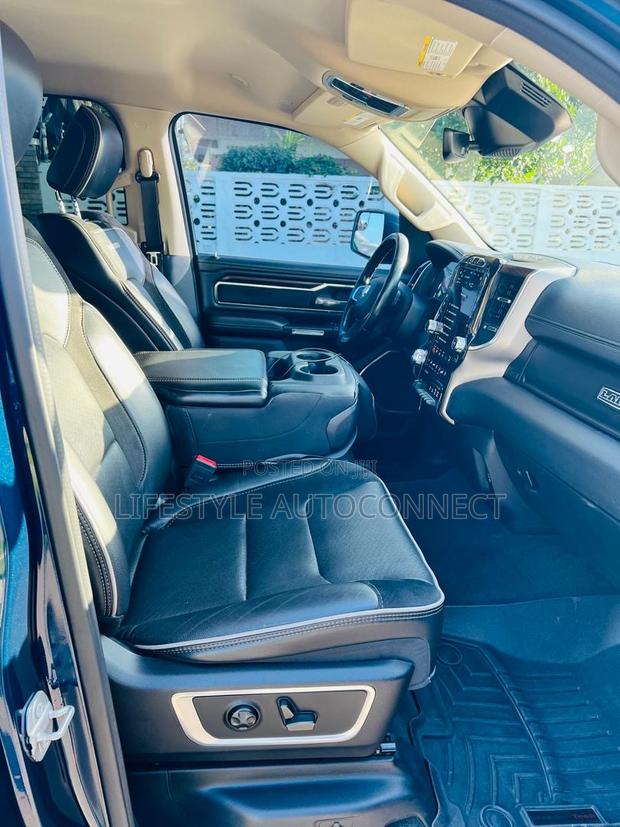 Dodge RAM 2022 Blue