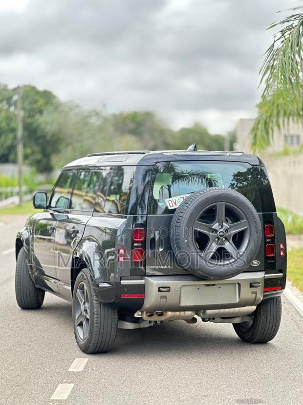 Land Rover Defender X-Dynamic SE 2024 Gray