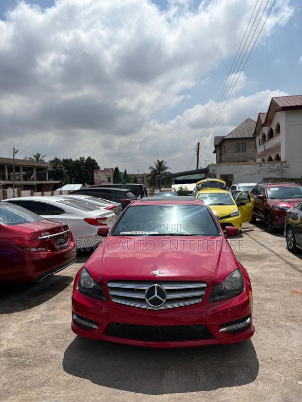 Mercedes-Benz C250 2013 Red