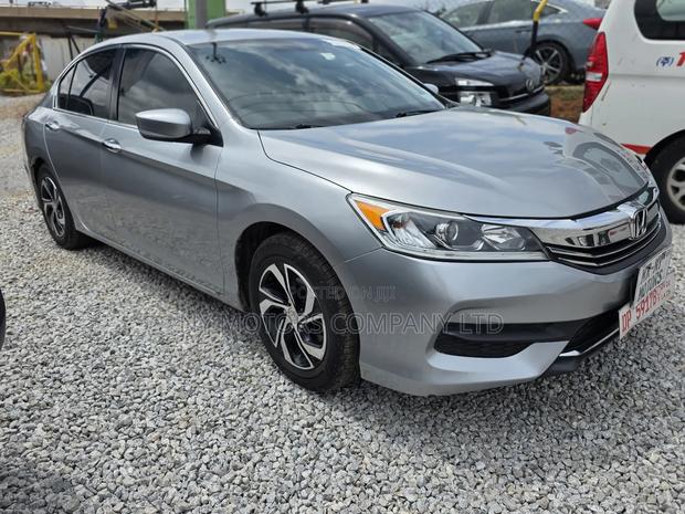 Honda Accord LX 4dr Sedan FWD (2.4L 4cyl 2A) 2017 Silver