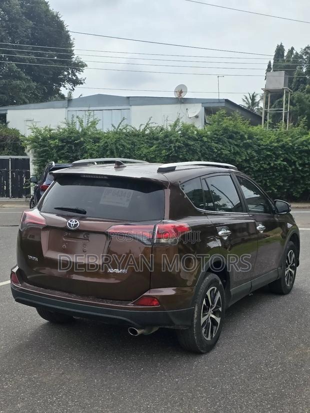 Toyota RAV4 Limited AWD (2.5L 4cyl 6A) 2016 Brown